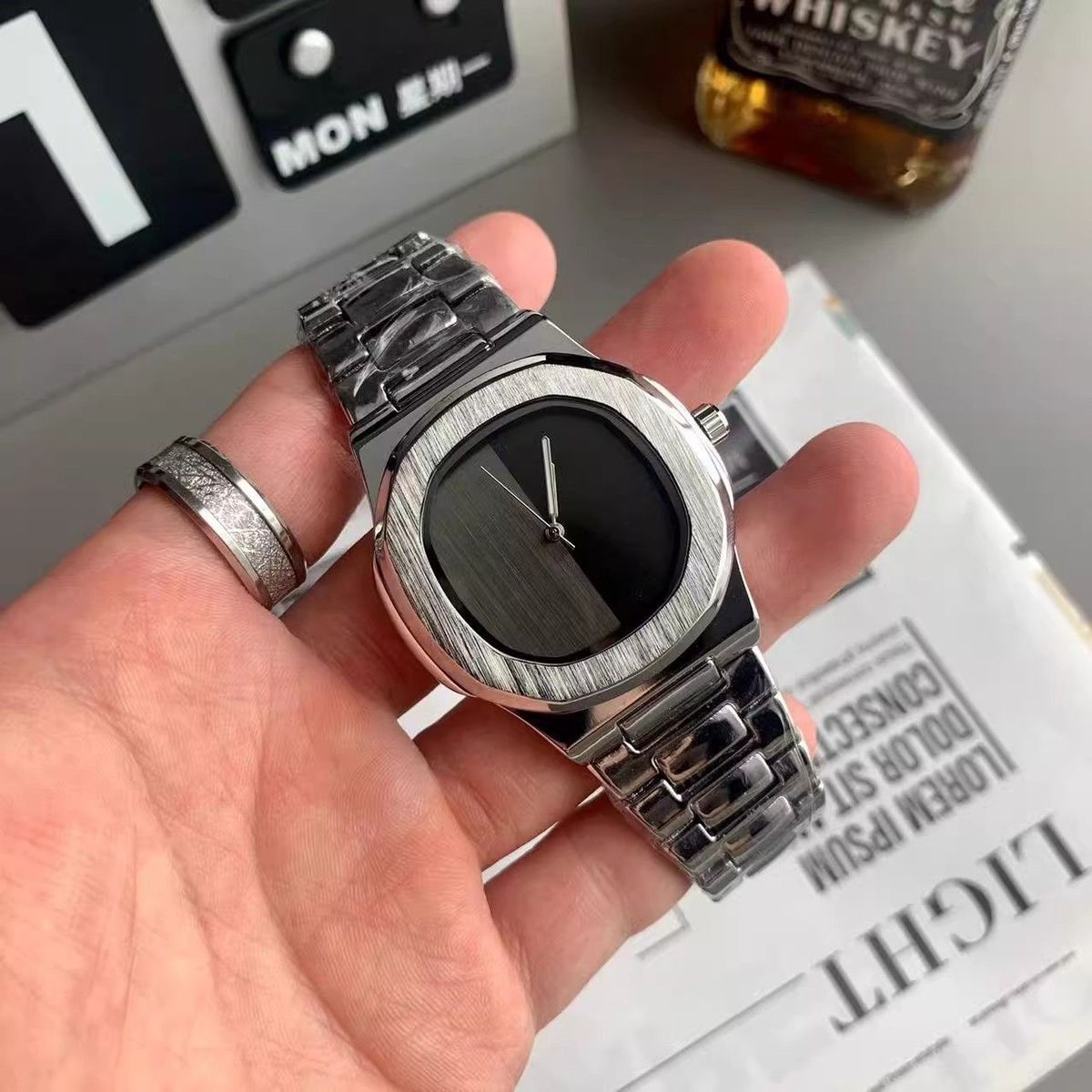 Custom Logo Men's Quartz Watch - đánh giá và giá Luxury Watch Brands Logo